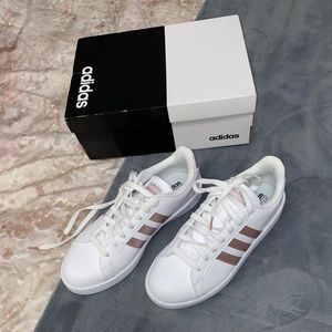 Adidas Sneakers